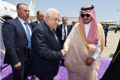 رئيس فلسطين يصل جدة للمشاركة في القمة العربية 32 #قمة جدة