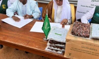 سفير المملكة لدى النيجر يدشن توزيع 50طن من التمور