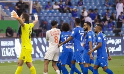 تغريم نادي الهلال 100 ألف ريال لقيام جمهوره برمي زجاجات المياه بالملعب