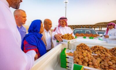 "سفير سيريلانكا".... يزور كرنفال بريدة للتمور