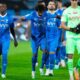 الهلال يتصدر الدوري يهدفين في الشباب