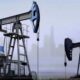 أسعار النفط تواصل مكاسبها مع انخفاض مخزونات الخام الأمريكية
