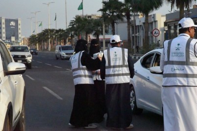 متطوعو جمعية "رواد" يوزعون وجبات صندوق الشهداء" لإفطار الصائمين في جازان