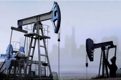 النفط يصعد مع مراهنة المستثمرين على قلة الإمدادات