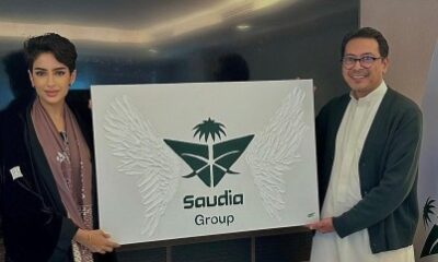 فنانه تشكيليه تتفاعل مع شعار الخطوط السعودية