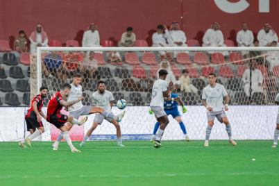 الرائد يتعادل مع الطائي في "دوري روشن"