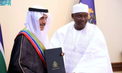 رئيس غامبيا يكرّم رئيس البنك الإسلامي للتنمية بوسام القائد الأكبر