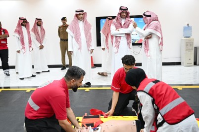 محافظ جدة يزور الإدارة العامة لهيئة الهلال الأحمر السعودي ومركز التدريب